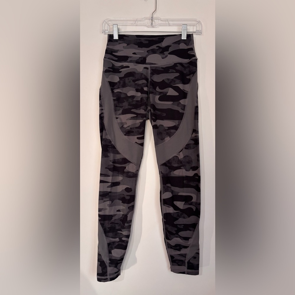 Violate The Dress Code Camo Print Leggings - Gray